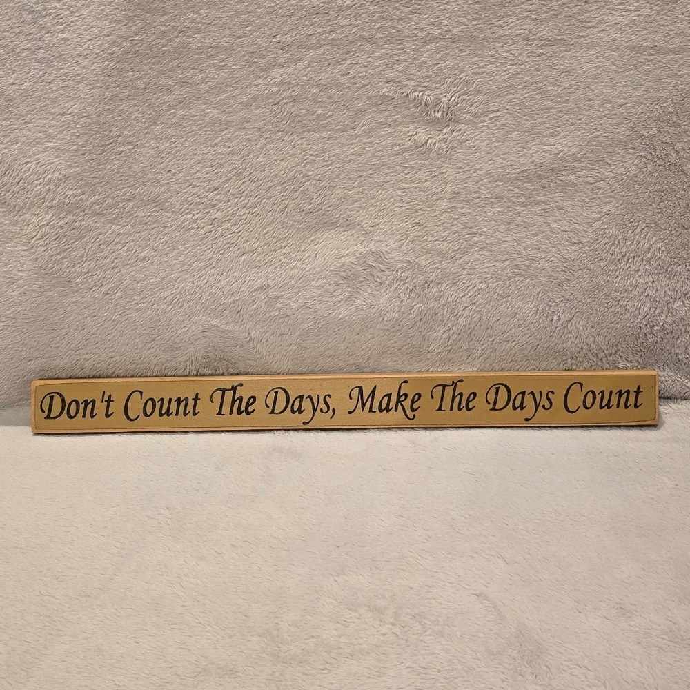 Wooden Inspirational Shelf Sitter Don't Count The Days Make The Days Count Sign